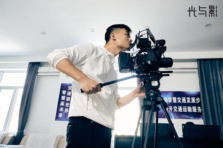 心理压迫身份错位